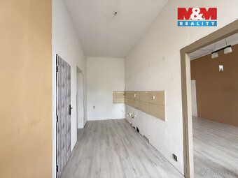 Nabízíme k prodeji nájemní dům v centru Broumova na pozemku 