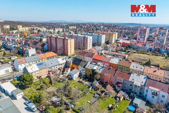 Nabízíme k prodeji prostorný řadový dům v klidné a vyhledáva