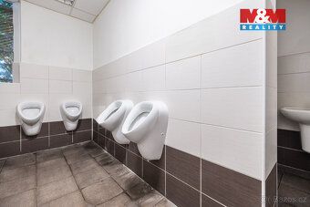 Nabízíme k prodeji prostorný řadový dům v klidné a vyhledáva