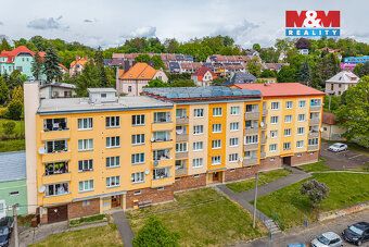 Nabízí na prodej útulný byt 1+1 o užitné ploše 36 m² v klidn