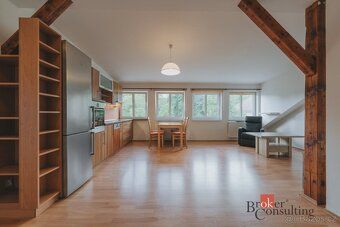 Útulný byt 2+kk 72m2 s vlastním parkovacím stánímNabízím k p