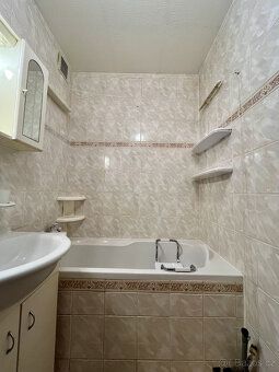 Pronájem slunečného 3+1 (64 m²) s balkonem a výhledem na Bes