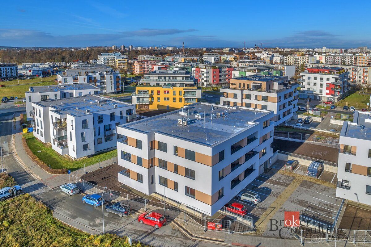 Prodej garážového stání 15 m² ul. Pod Svahem 765Nabízím k pr