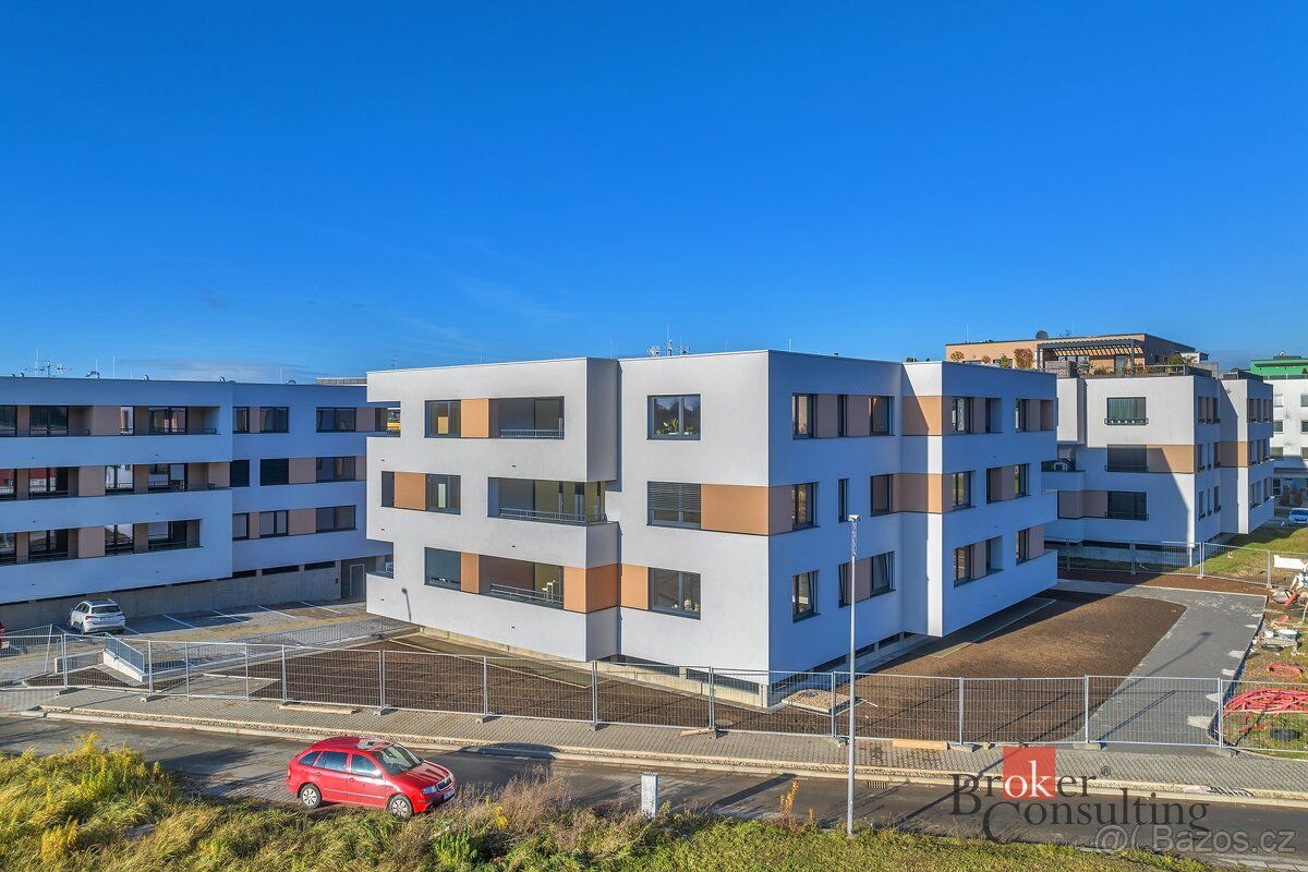 Prodej garážového stání 15 m² ul. Pod Svahem 765Nabízím k pr