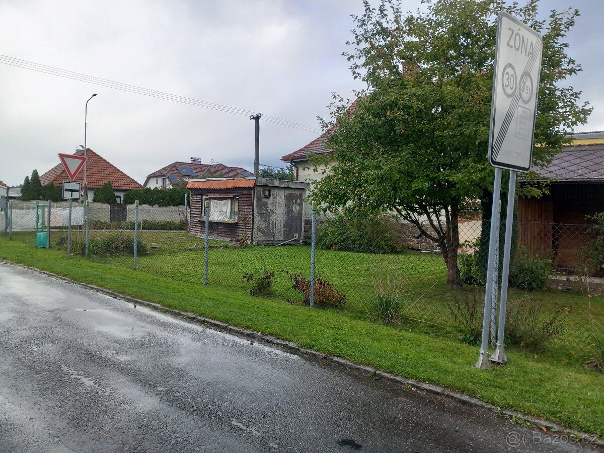 Pozemek č.p.1294/1-zahrada o velikosti 725m2. Pozemek územní