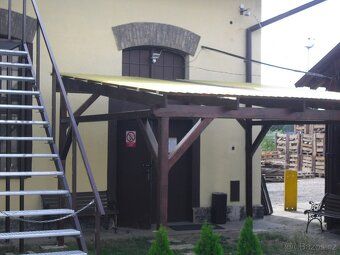 Nabízím k pronájmu obchodní a skladovací prostory v Mělníku 