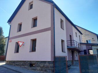 Představujeme Vám tento byt k pronájmu v malebném městě Rove