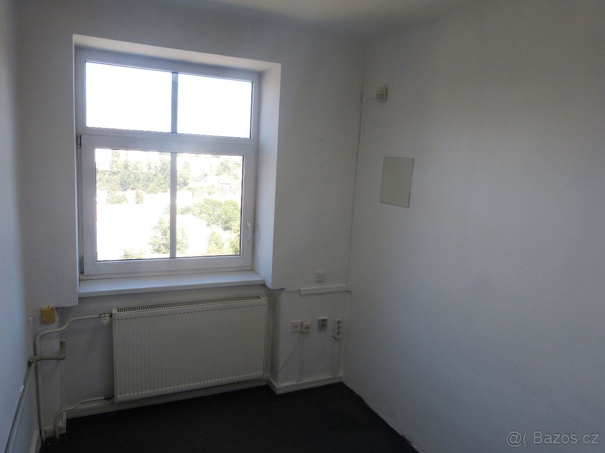 Nabízíme k pronájmu kancelář (7 m2) ve 2.patře domu na Bráfo