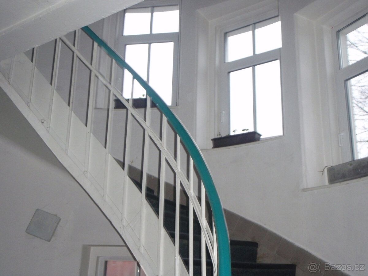 Nabízíme k pronájmu kancelář (7 m2) ve 2.patře domu na Bráfo