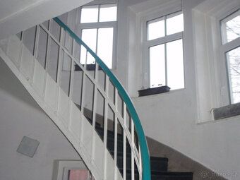 Nabízíme k pronájmu kancelář (7 m2) ve 2.patře domu na Bráfo