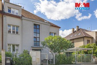 Nabízíme k pronájmu prostorný byt 1+kk o rozloze 42 m² v kli