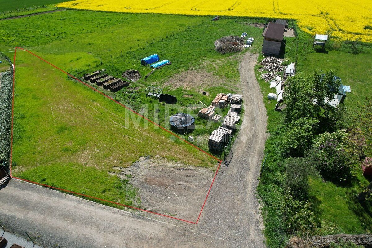 Nabízíme k prodeji pozemek o výměře 552 m2 v obci Lhotice - 