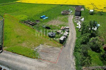 Nabízíme k prodeji pozemek o výměře 552 m2 v obci Lhotice - 