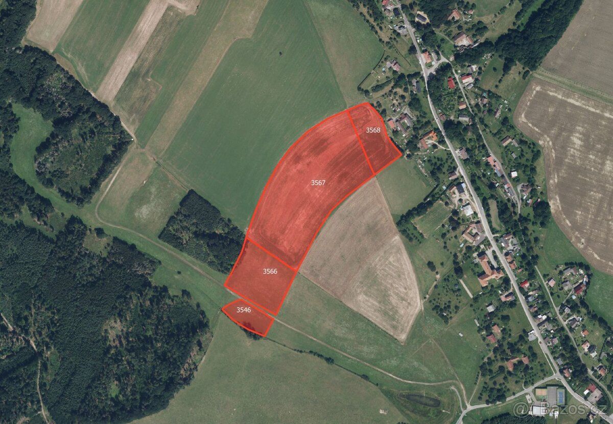 V katastrálním území Dubenec nabízím k prodeji soubor zemědě