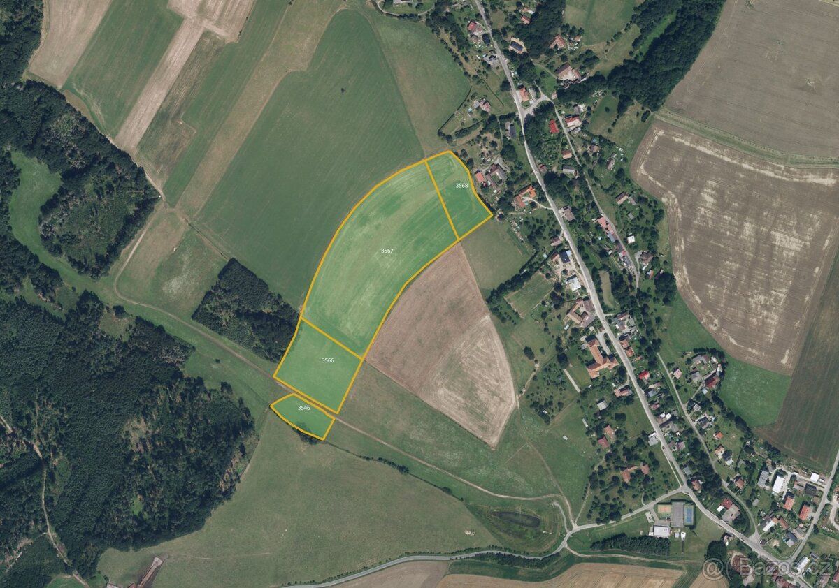 V katastrálním území Dubenec nabízím k prodeji soubor zemědě