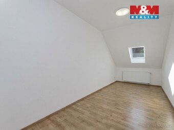 Nabízíme k pronájmu byt o dispozici 5+1 s užitnou plochou 15