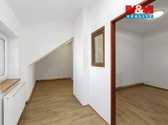 Nabízíme k pronájmu byt o dispozici 5+1 s užitnou plochou 15