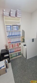 Ev.č. 5433B015 K pronájmu nabízíme plně vybavené kancelářské