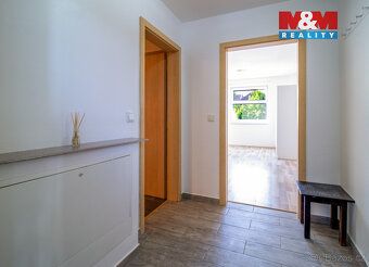 Nabízíme k pronájmu světlý byt 1+kk o užitné ploše 42 m², si