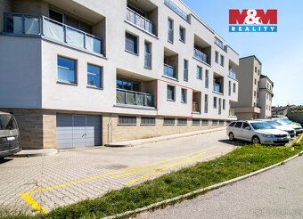 Nabízíme k pronájmu světlý byt 1+kk o užitné ploše 42 m², si
