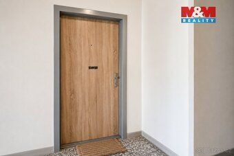 Pronájem bytu 3+1 s lodžií ve 3. patře panelového domu v Jab