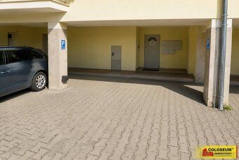 Ev.č. 5432BL012 Nabízíme k pronájmu dvě krytá parkovací stán