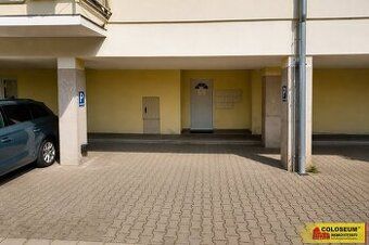 Ev.č. 5432BL012 Nabízíme k pronájmu dvě krytá parkovací stán