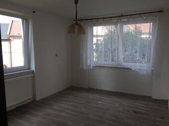 Rodinný patrový dům 5+1 s užitnou plochou cca 240 m2 se nach