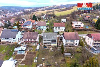 Nabízíme k prodeji prostorný rodinný dům v klidné části obce