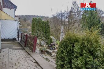 Nabízíme k prodeji prostorný rodinný dům v klidné části obce