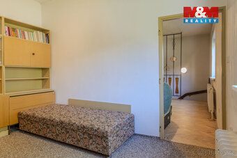 Nabízíme k prodeji polovinu dvoupatrového cihlového rodinnéh