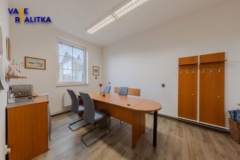 Nabízíme k prodeji cihlový bytový dům s komerčním prostorem 