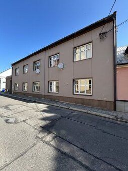 Nabízíme pronájem bytu 3+kk o užitné ploše 75 m² v cihlovém 