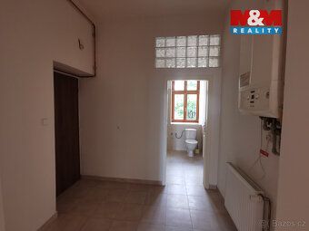 Nabízíme k pronajmutí slunný byt 2+1, v centru města Jablonc