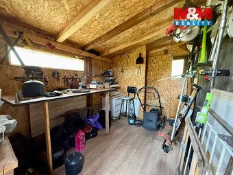 Prodej chaty s udržovanou zahradou o velikosti 479 m² v klid