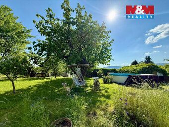 Prodej chaty s udržovanou zahradou o velikosti 479 m² v klid