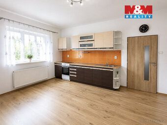 Nabízíme k pronájmu prostorný byt 2+1 o celkové výměře 72 m²