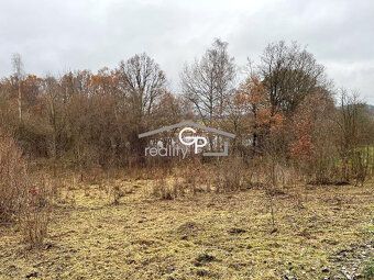Nabízíme k prodeji zajímavou nemovitost s rozsáhlými pozemky