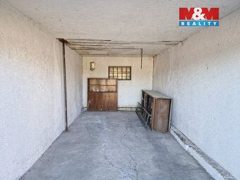Nabízíme pěknou rohovou zděnou garáž v garážovém dvoře v uli