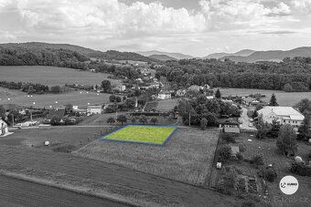 Nabízíme stavební pozemek o výměře 700 m2 v obci Hájov u měs
