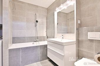 K dlouhodobému podnájmu nabízíme moderní a prosluněný byt 1+