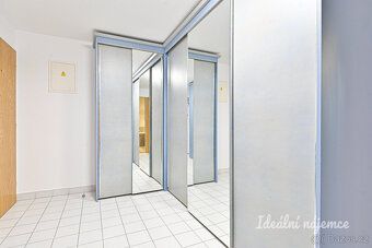 K dlouhodobému podnájmu nabízíme moderní a prosluněný byt 1+