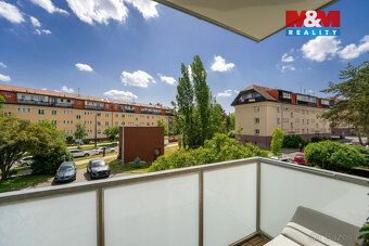 Nabízíme k prodeji světlý byt o dispozici 2+1 a užitné ploše