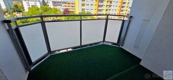Nabízíme k pronájmu prostorný panelový byt 3+1 s lodžií o vý