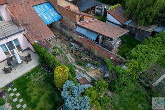 Stavební pozemek 384 m² s původním rodinným domem určeným k 