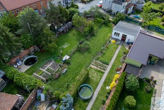 Stavební pozemek 384 m² s původním rodinným domem určeným k 