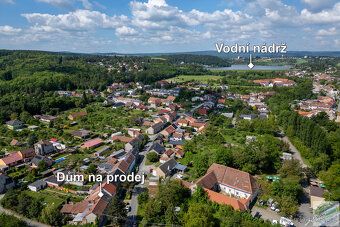Stavební pozemek 384 m² s původním rodinným domem určeným k 
