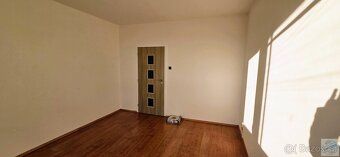 Nabízíme ke koupi byt 2+1 o užitné ploše 58 m² s lodžií (4 m