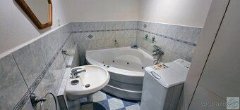 Nabízíme ke koupi byt 2+1 o užitné ploše 58 m² s lodžií (4 m