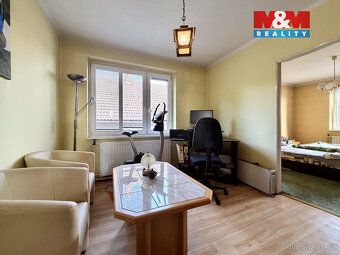 Nabízíme k dlouhodobému pronájmu prostorný byt 3+1 situovaný
